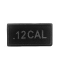 Patch calibre .12 brodé gris sur tissu noir