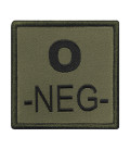 Groupe sanguin O négatif brodé sur tissu vert olive
