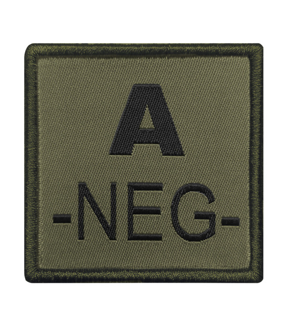 Groupe sanguin A négatif brodé sur tissu vert olive