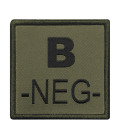 Groupe sanguin B négatif brodé sur tissu vert olive