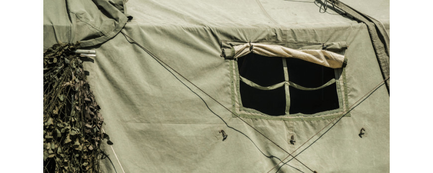 Comment choisir le tarp militaire parfait pour votre équipement de plein air ?